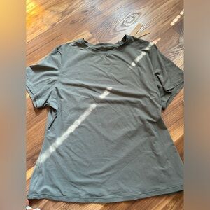 SKIMS tee in gray size XL